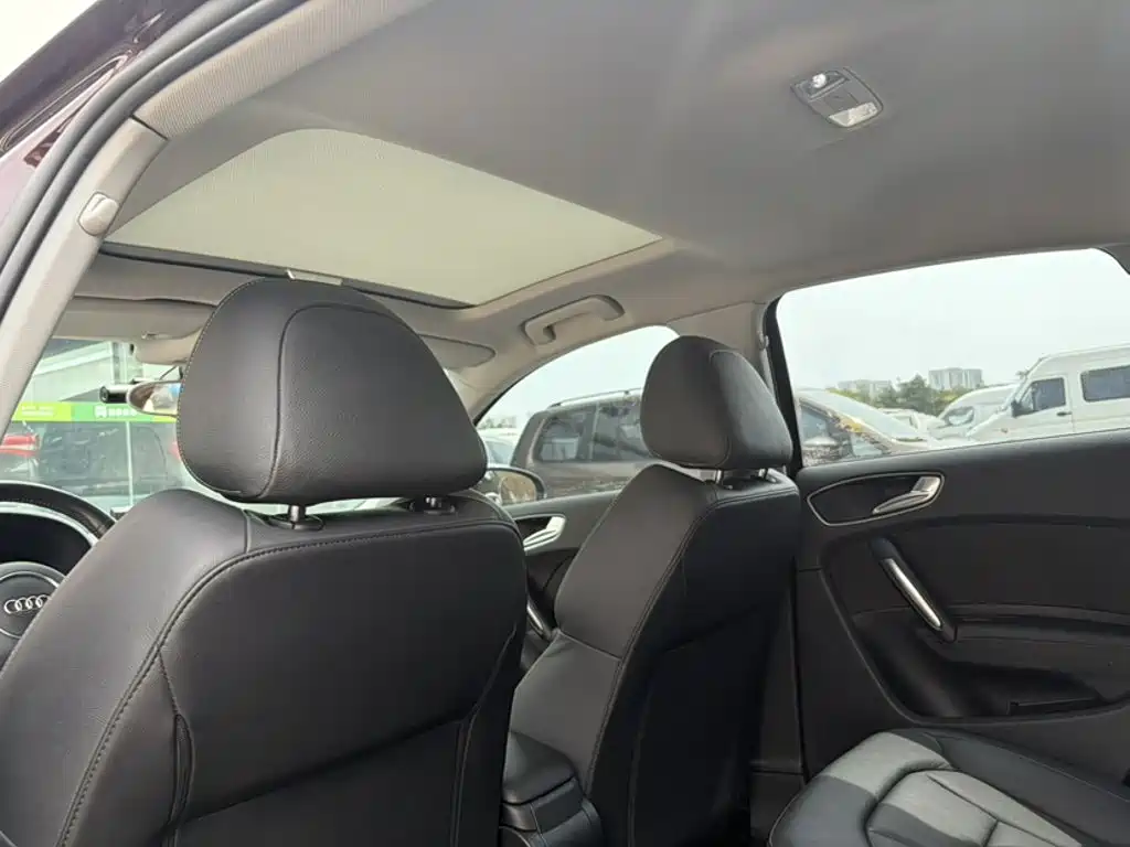 Audi A1 2015 2014 30 TFSI Sportback Comfort
