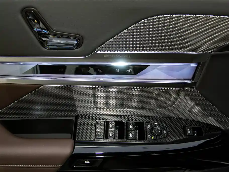 BMW 7 Series 2023 Model 735Li M Sport Package фото 27