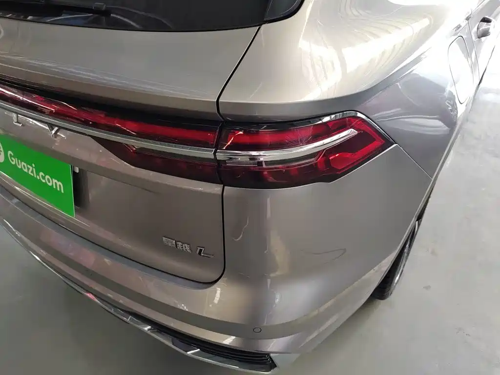 Фото 24 - Geely Monjaro