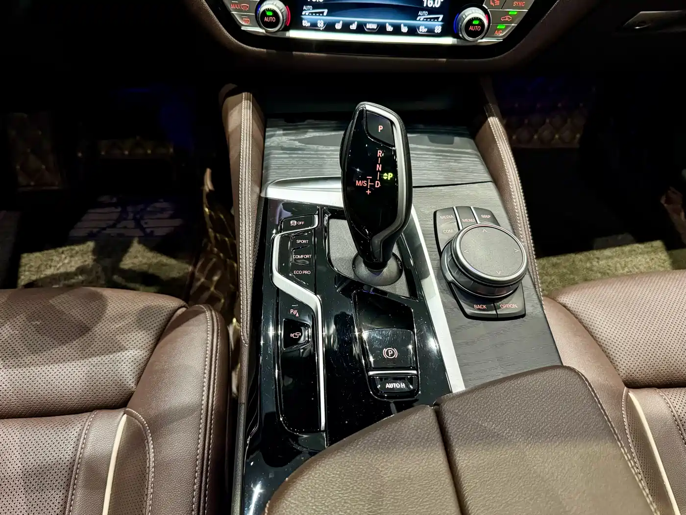 BMW 5 Series 2022 530Li Exclusive M Sport Package фото 11