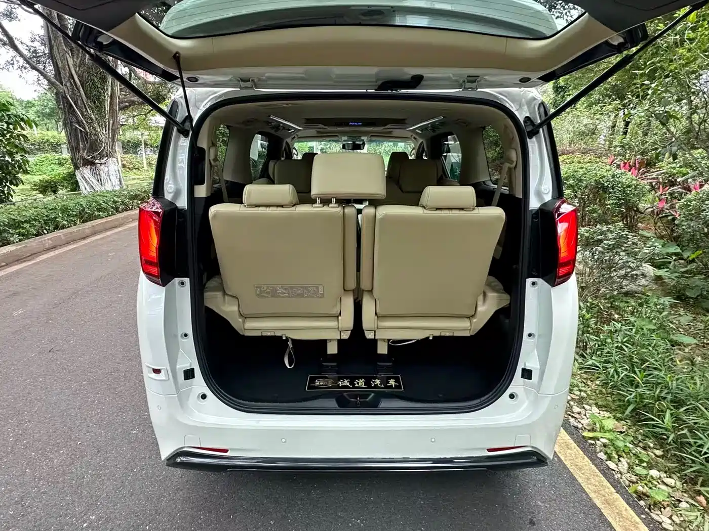 Toyota Alphard 2018 Facelift 3.5L Premium Edition фото 16