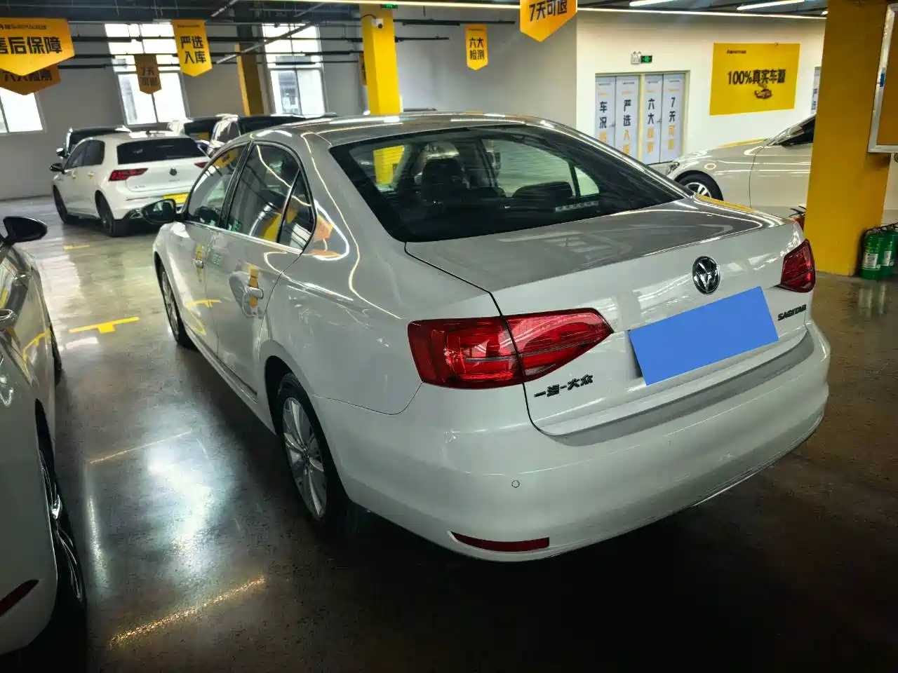 Volkswagen Sagitar 2015 1.6L Automatic Comfort фото 6