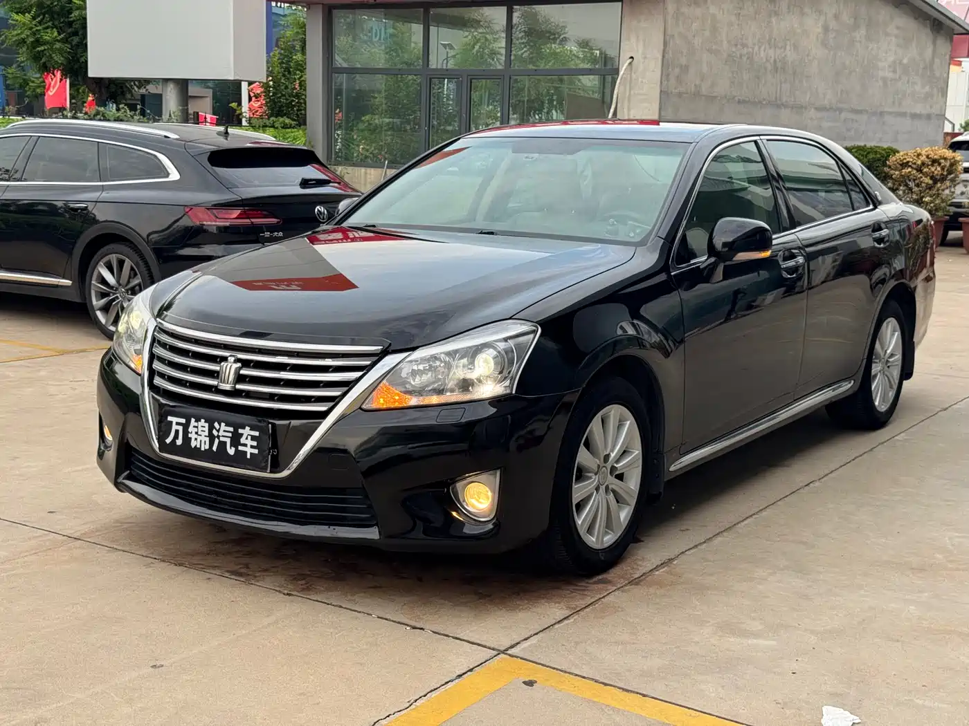 Фото 1 - Toyota Crown