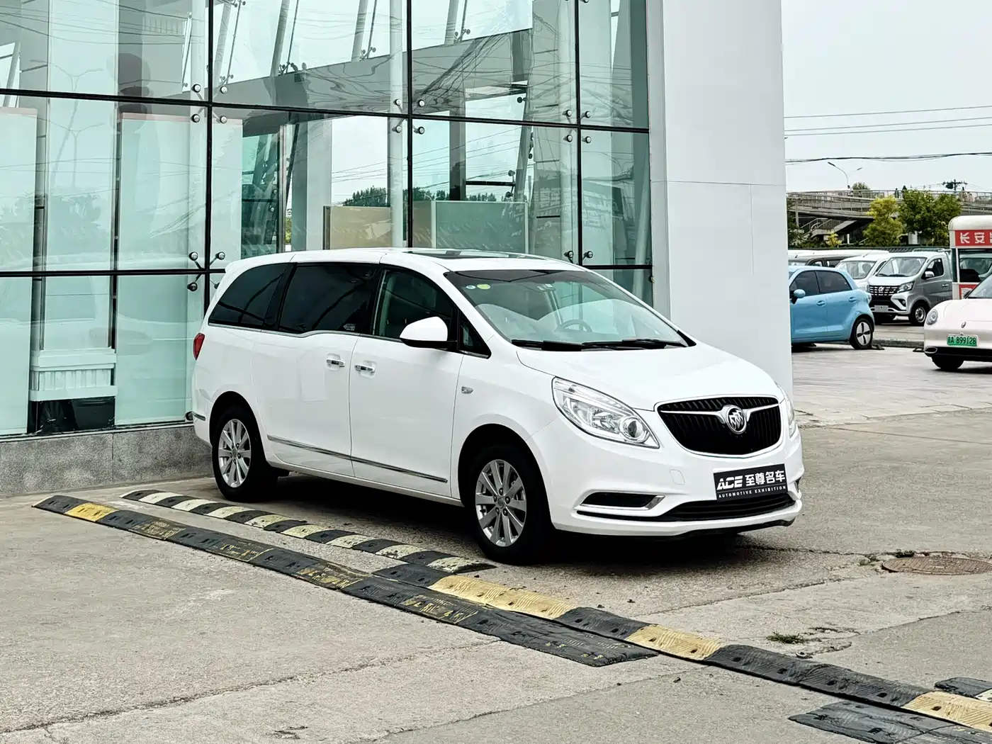 Buick GL8 2018 28T Luxury Model China VI фото 3