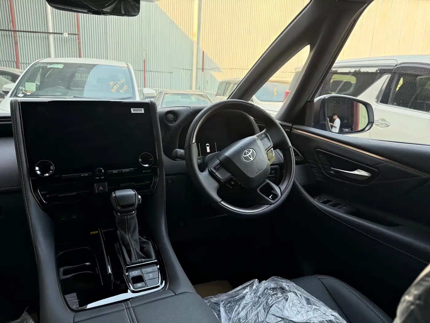 Toyota Alphard 2025 Hybrid 2.5L Prestige Gold Edition фото 5