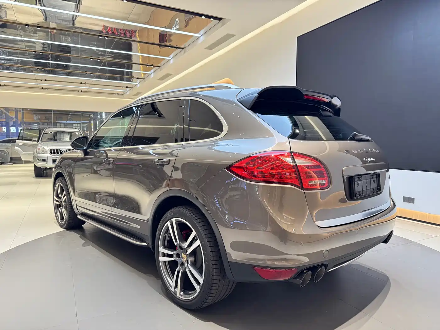 Porsche Cayenne 2014 Cayenne Platinum Edition 3.0T фото 5