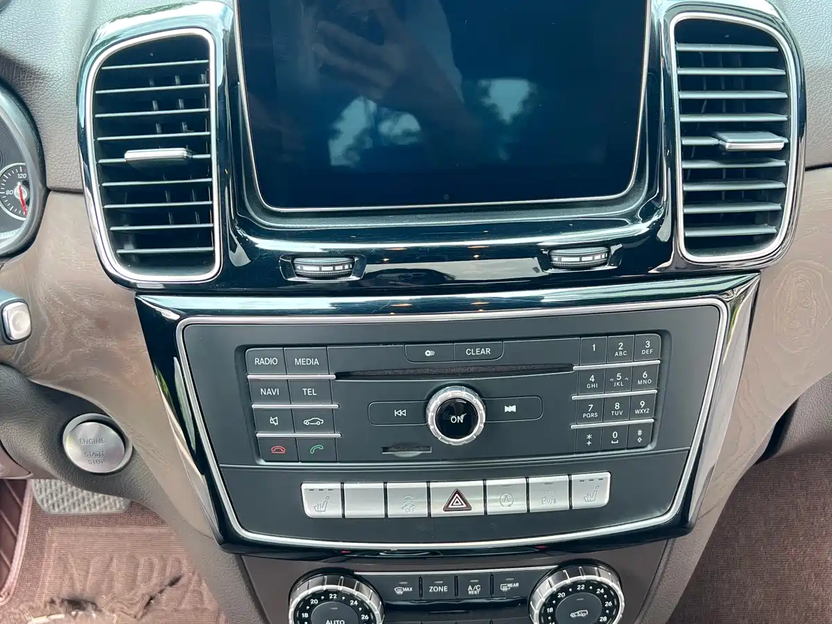 Mercedes-Benz GLE 2015 GLE 400 4MATIC фото 24