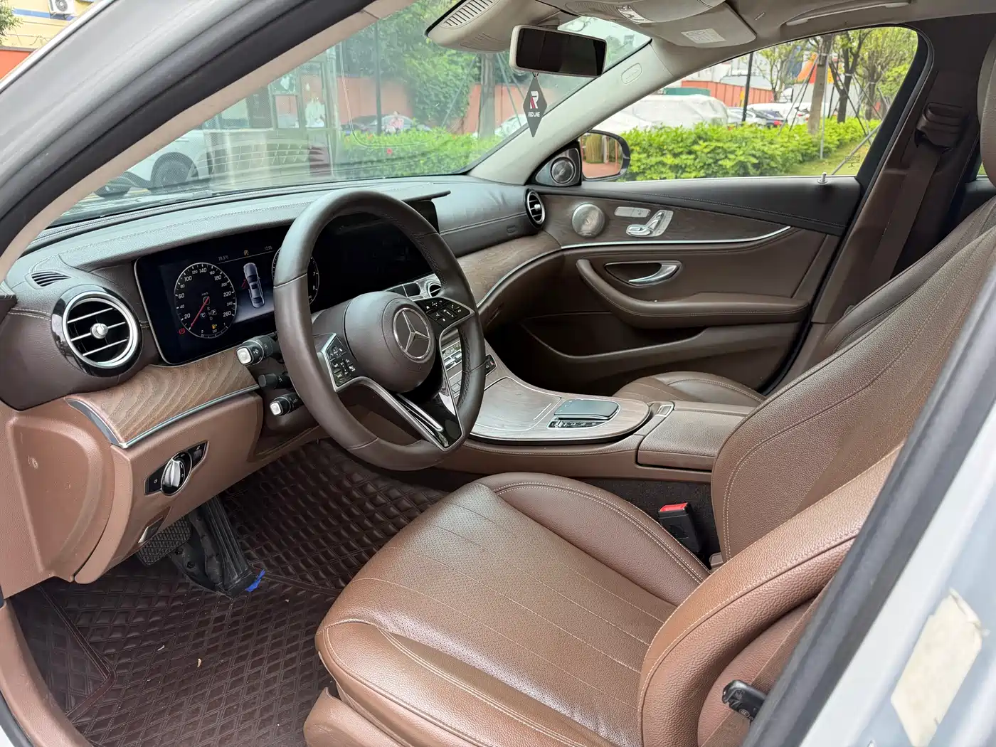 Mercedes-Benz E-Class 2017 E 300 L Luxury фото 4