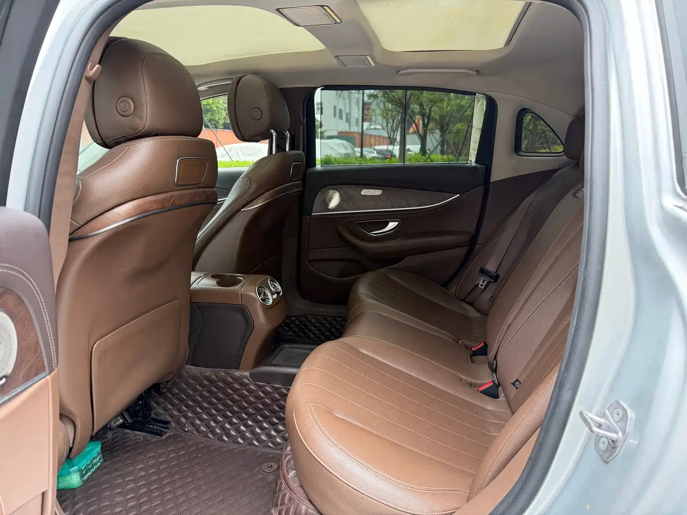 Mercedes-Benz E-Class 2017 E 300 L Luxury фото 6