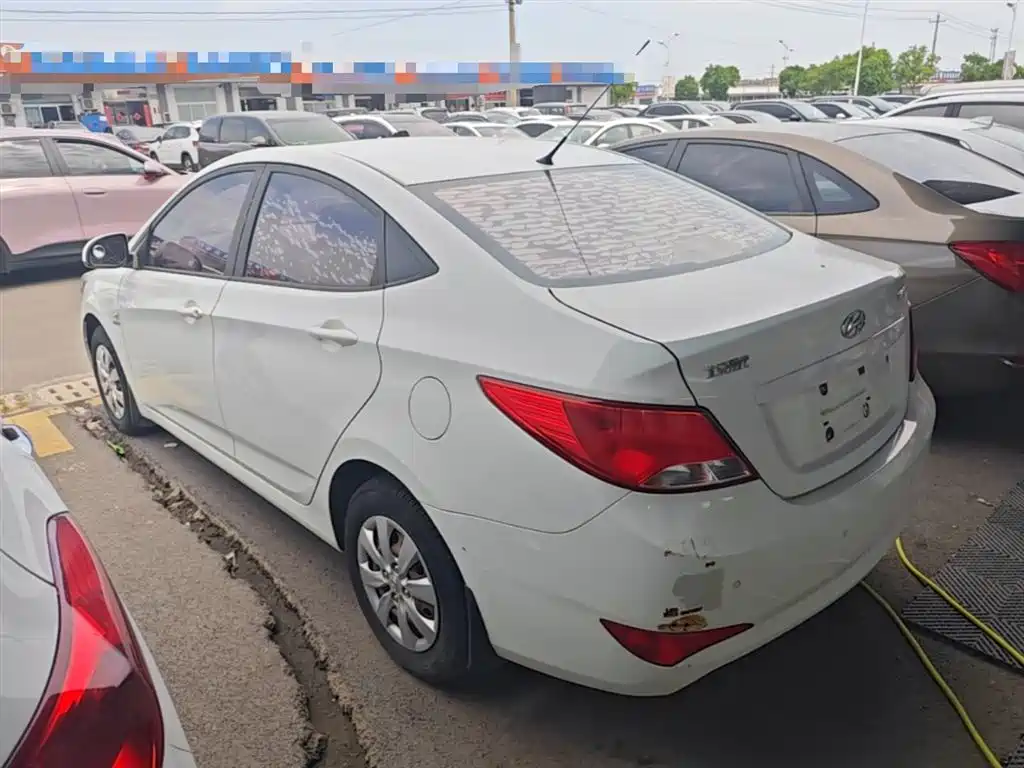 Hyundai Verna 2014 1.4L Manual Smart GLS фото 5