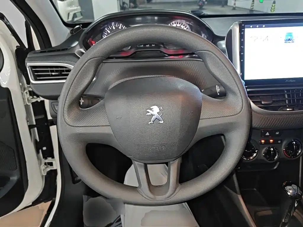Фото 11 - Peugeot 2008