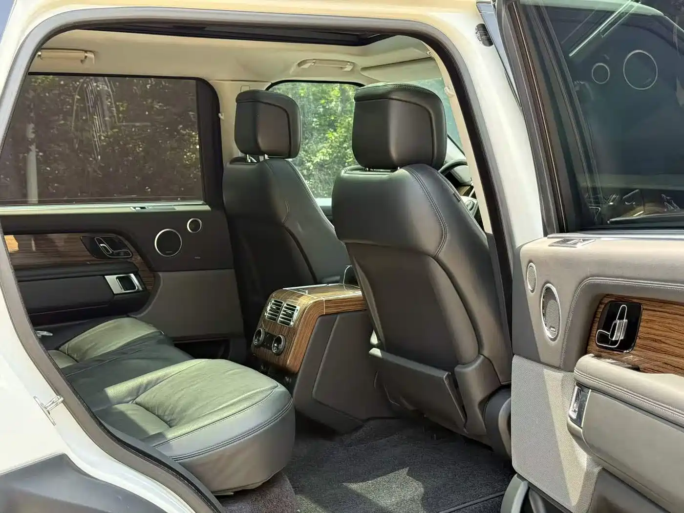 Land Rover Range Rover 2018 3.0 SC V6 Vogue SE Genesis Extended Edition фото 6