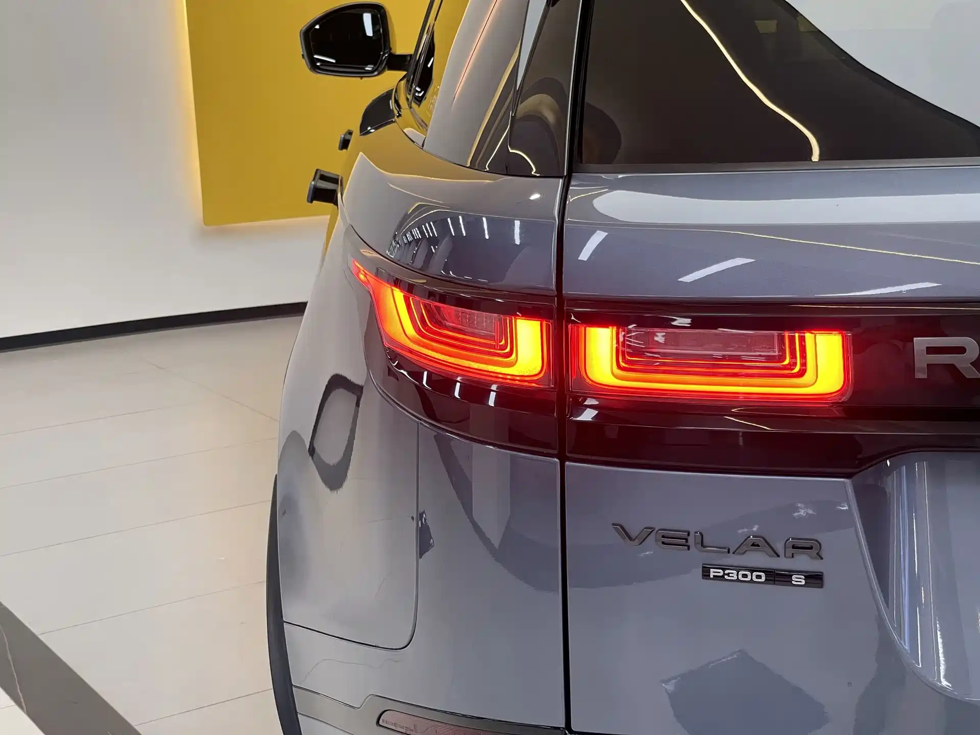 Фото 8 - Land Rover Range Rover Velar