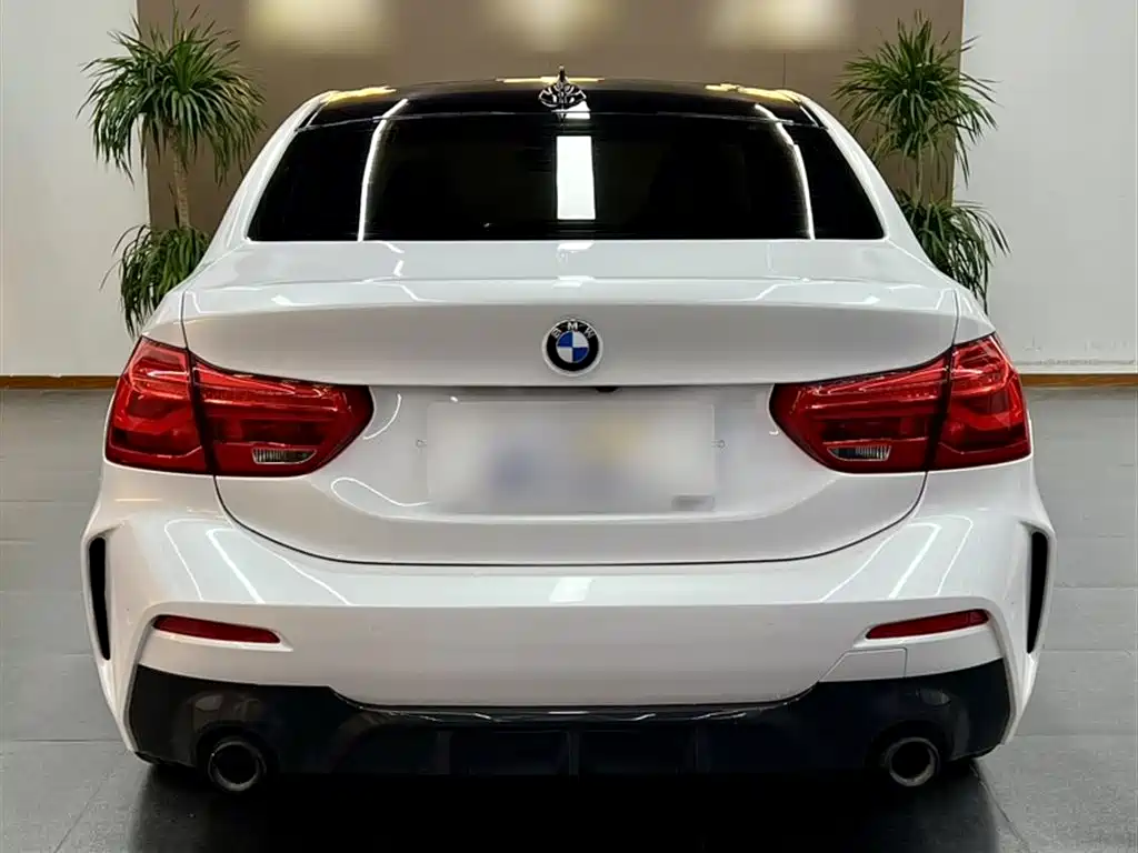 BMW 1 Series 2022 125i M Sport Shadow Edition фото 8