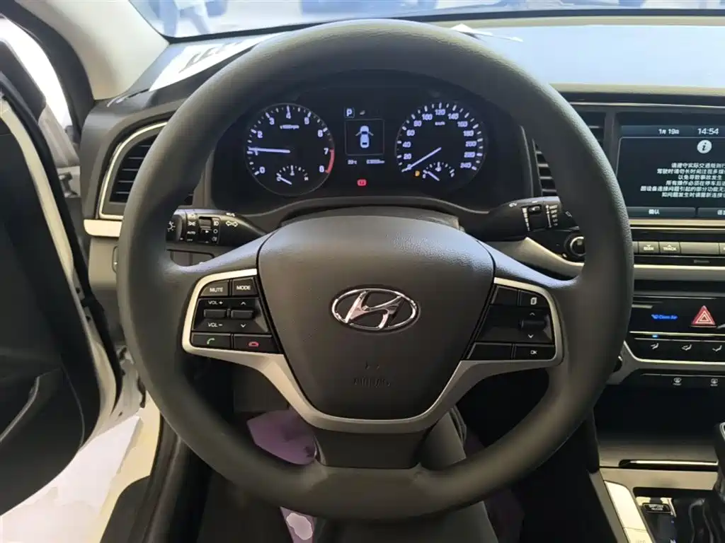 Hyundai Elantra 2016 Model 1.6L Automatic Smart Elite фото 11