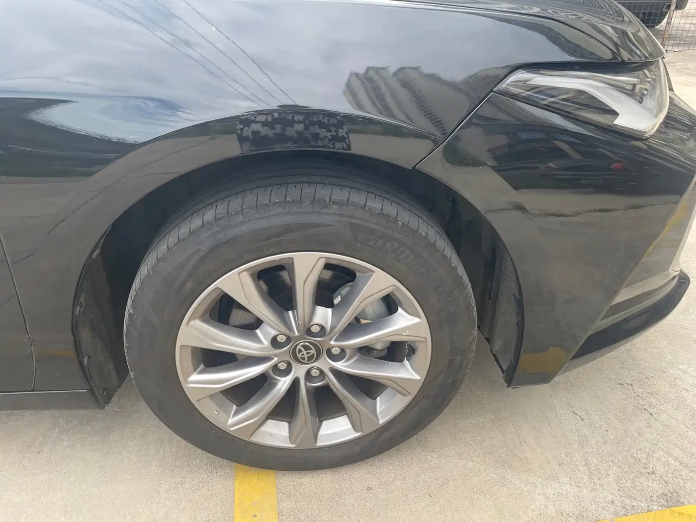 Photo 9 - Toyota Avalon