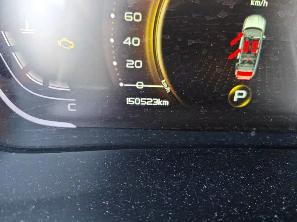 Фото 8 - Geely Binyue