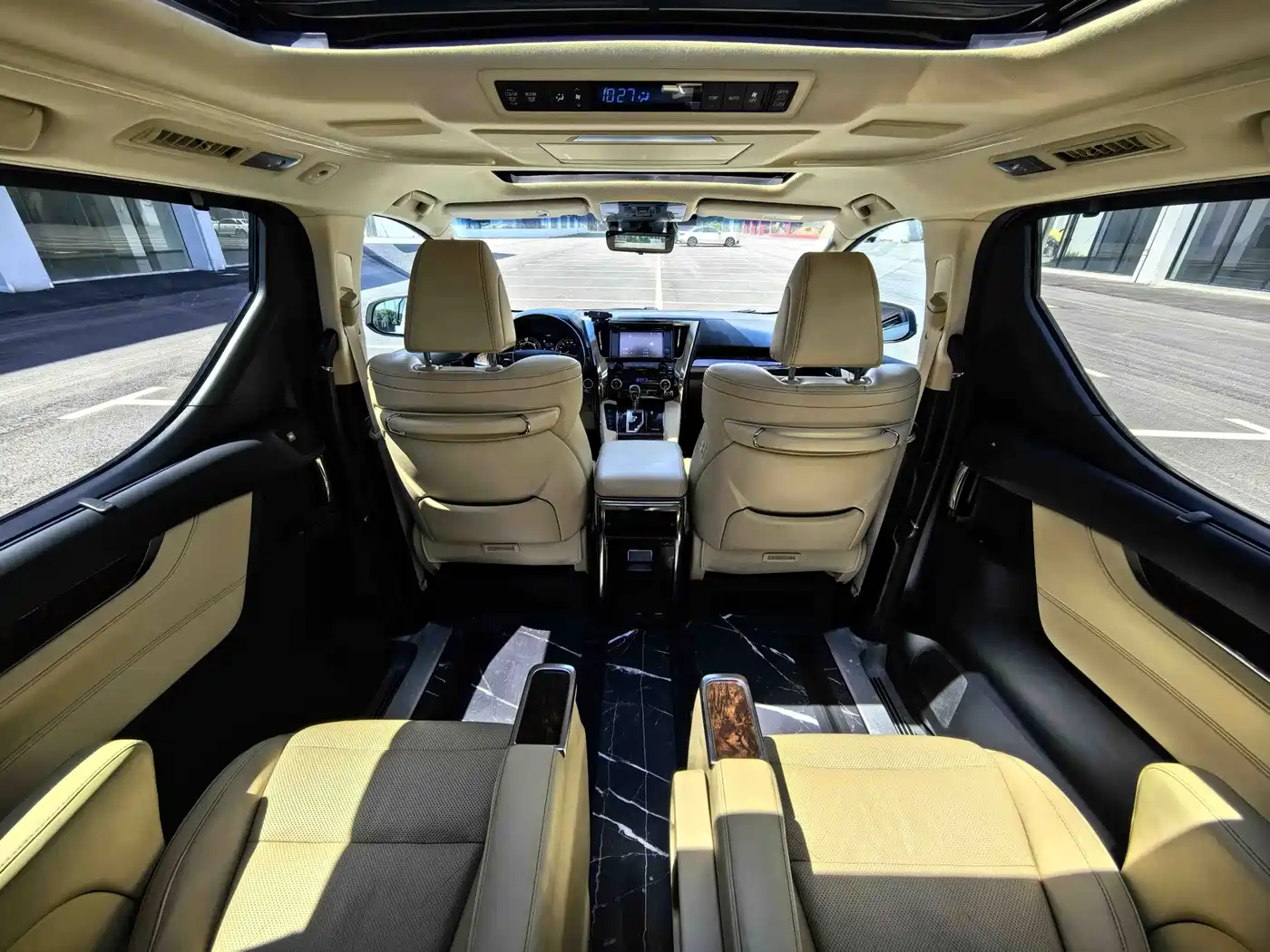 Toyota Alphard 2019 Hybrid 2.5L Luxury фото 21