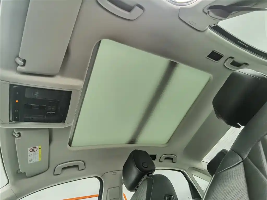 Volkswagen Passat 2022 330TSI Luxury Edition фото 14