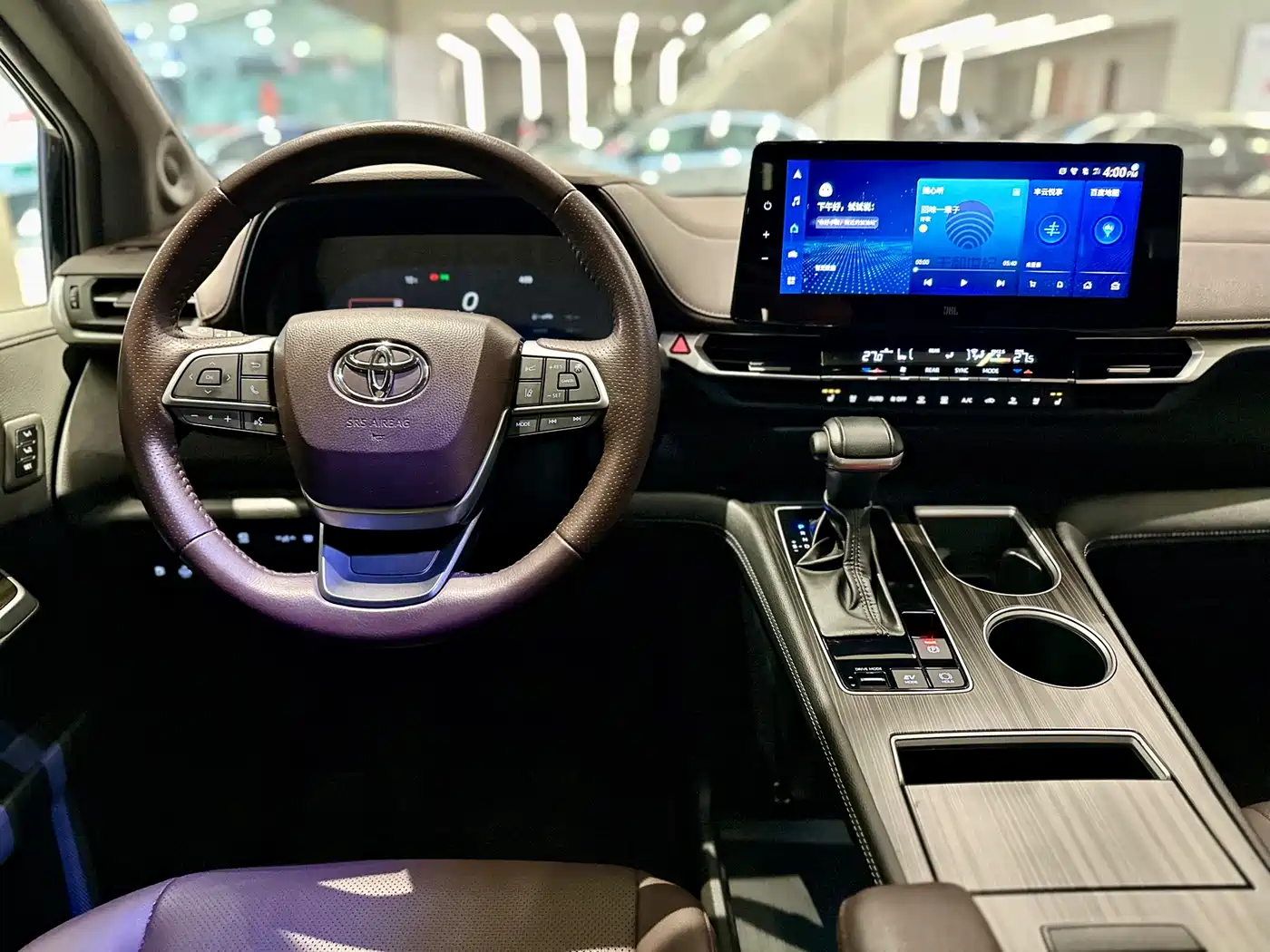 Toyota Sienna 2023 2.5L Hybrid Platinum Edition фото 8