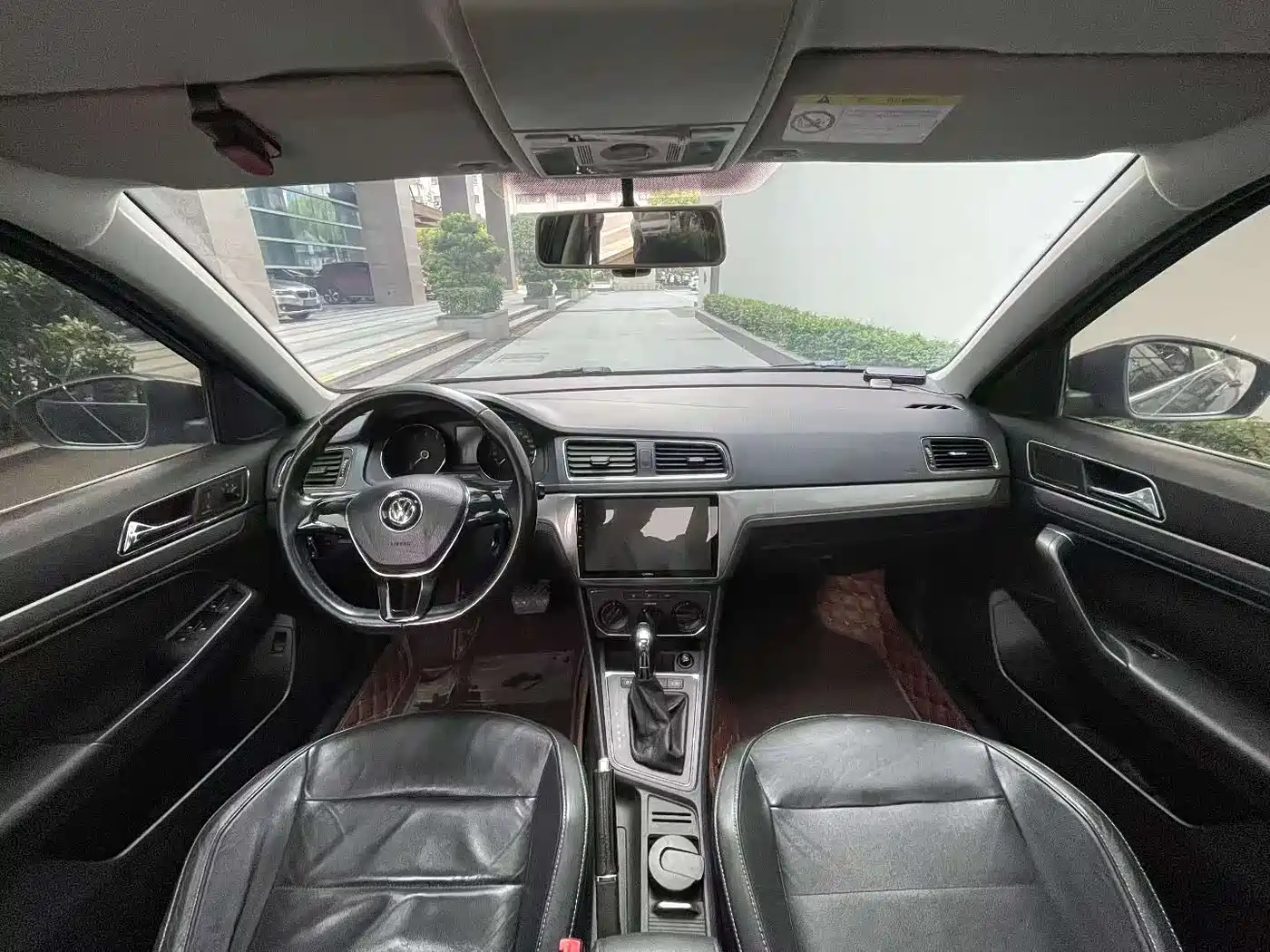Volkswagen Lavida 2015 1.6L Automatic Comfort Edition фото 4