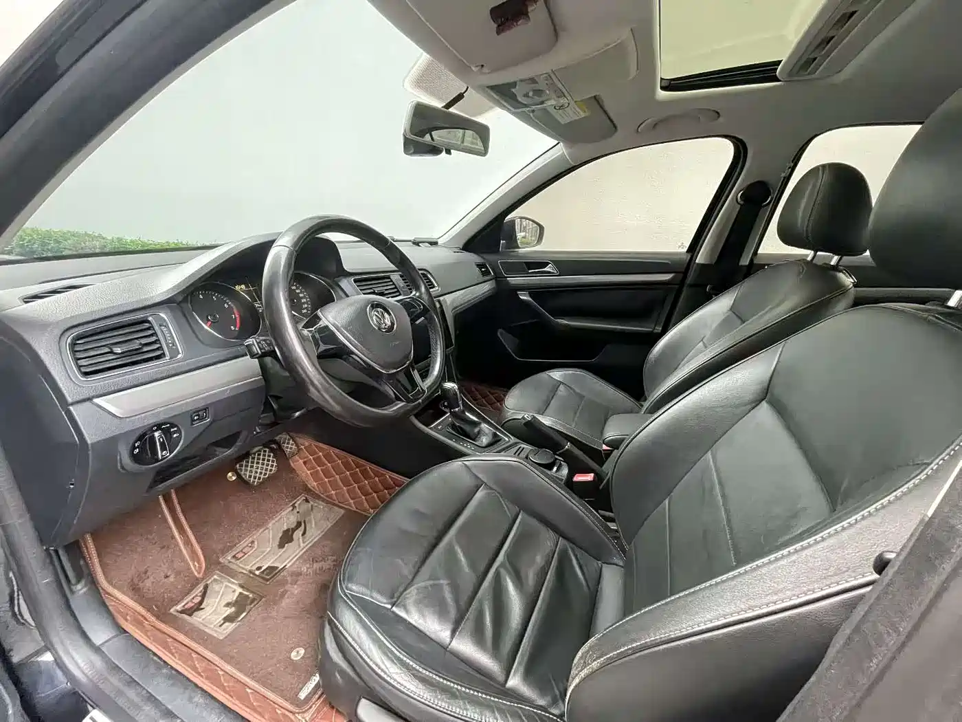 Volkswagen Lavida 2015 1.6L Automatic Comfort Edition фото 3