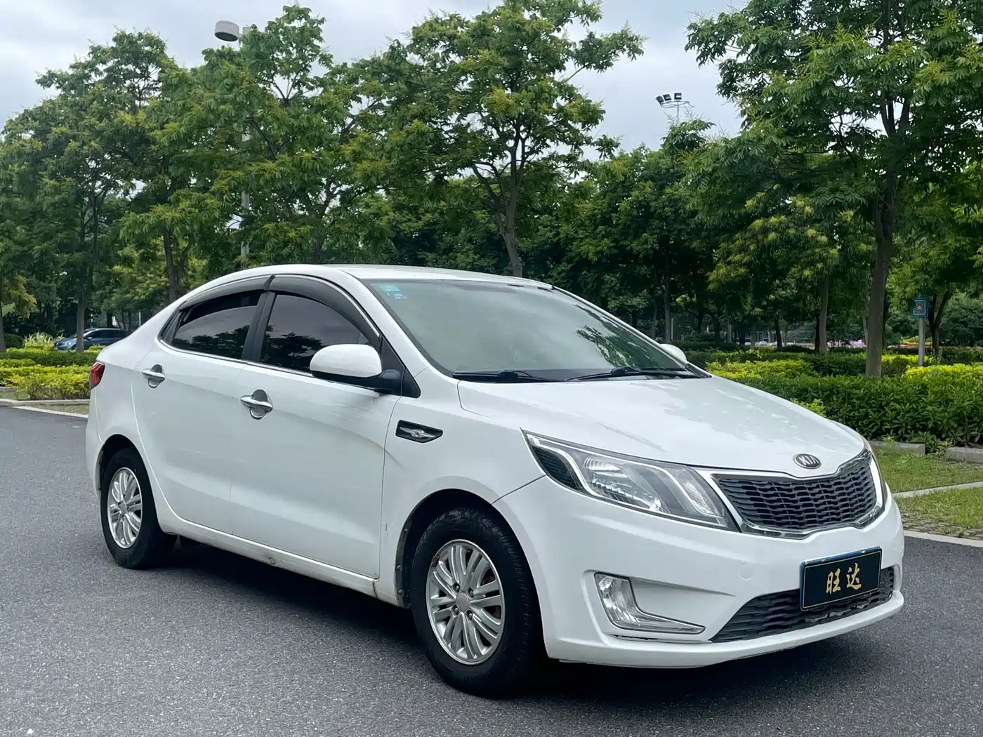 Kia K2 2012 Sedan 1.4L MT GLS Commemorative Edition фото 3