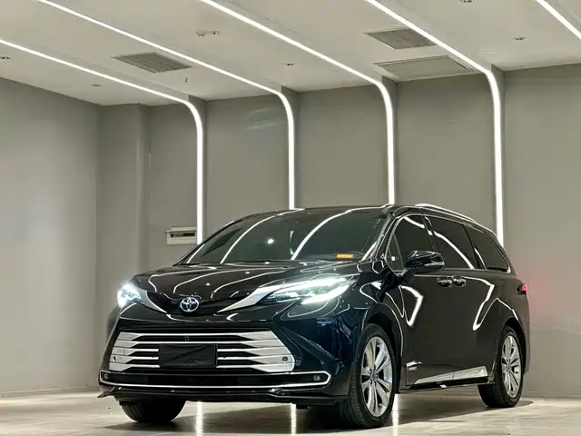 Toyota Sienna 2023 2.5L Hybrid Platinum Edition