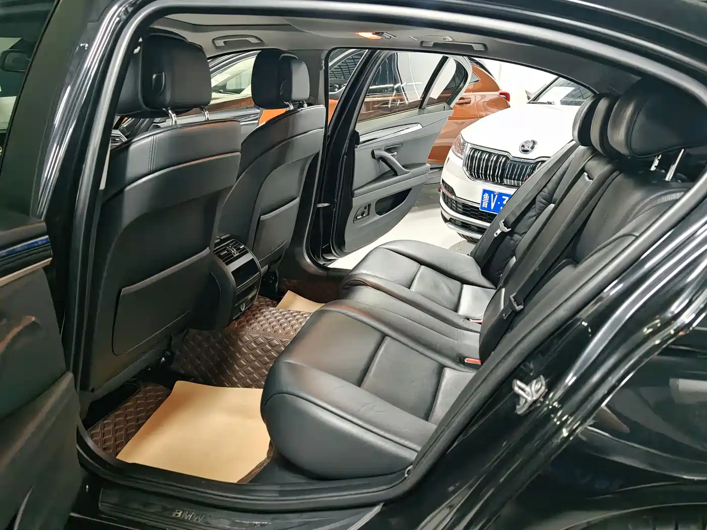 BMW 5 Series 2013 520Li Elegance фото 6