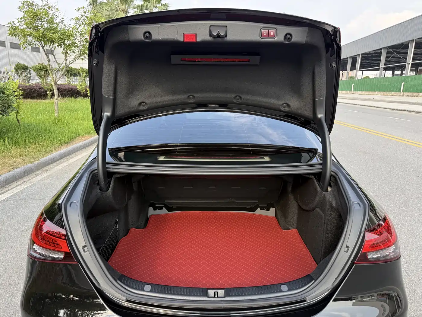 Mercedes-Benz E-Class 2022 Facelift III E 300 L Luxury фото 17