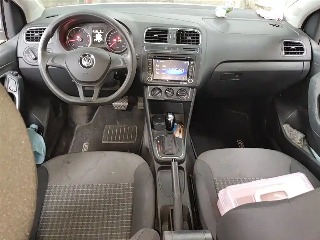 Volkswagen Polo 2014 1.6L Automatic Comfort Edition фото 13