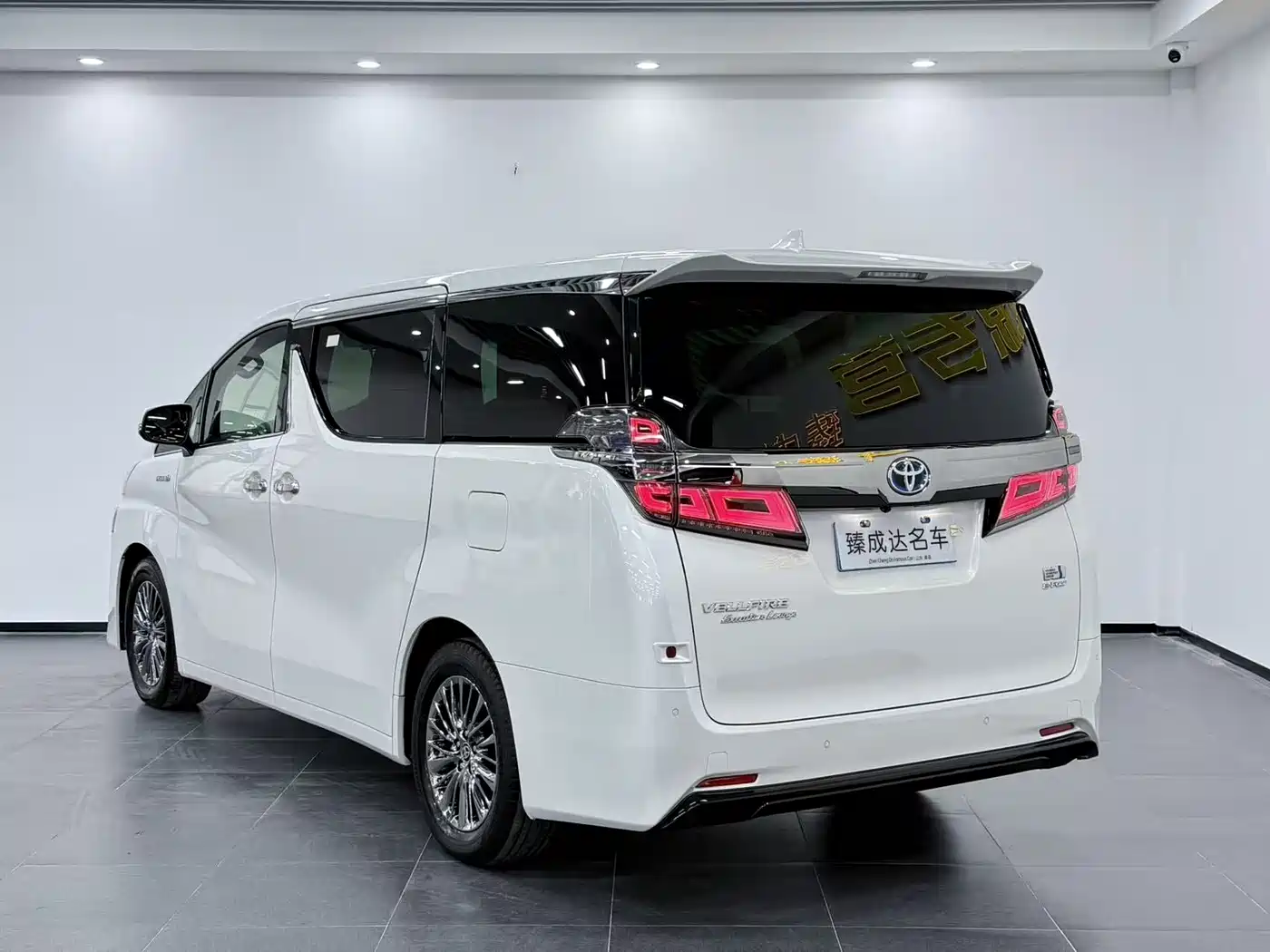 Toyota Vellfire 2021 Crown Hybrid 2.5L HV Premium Edition фото 4