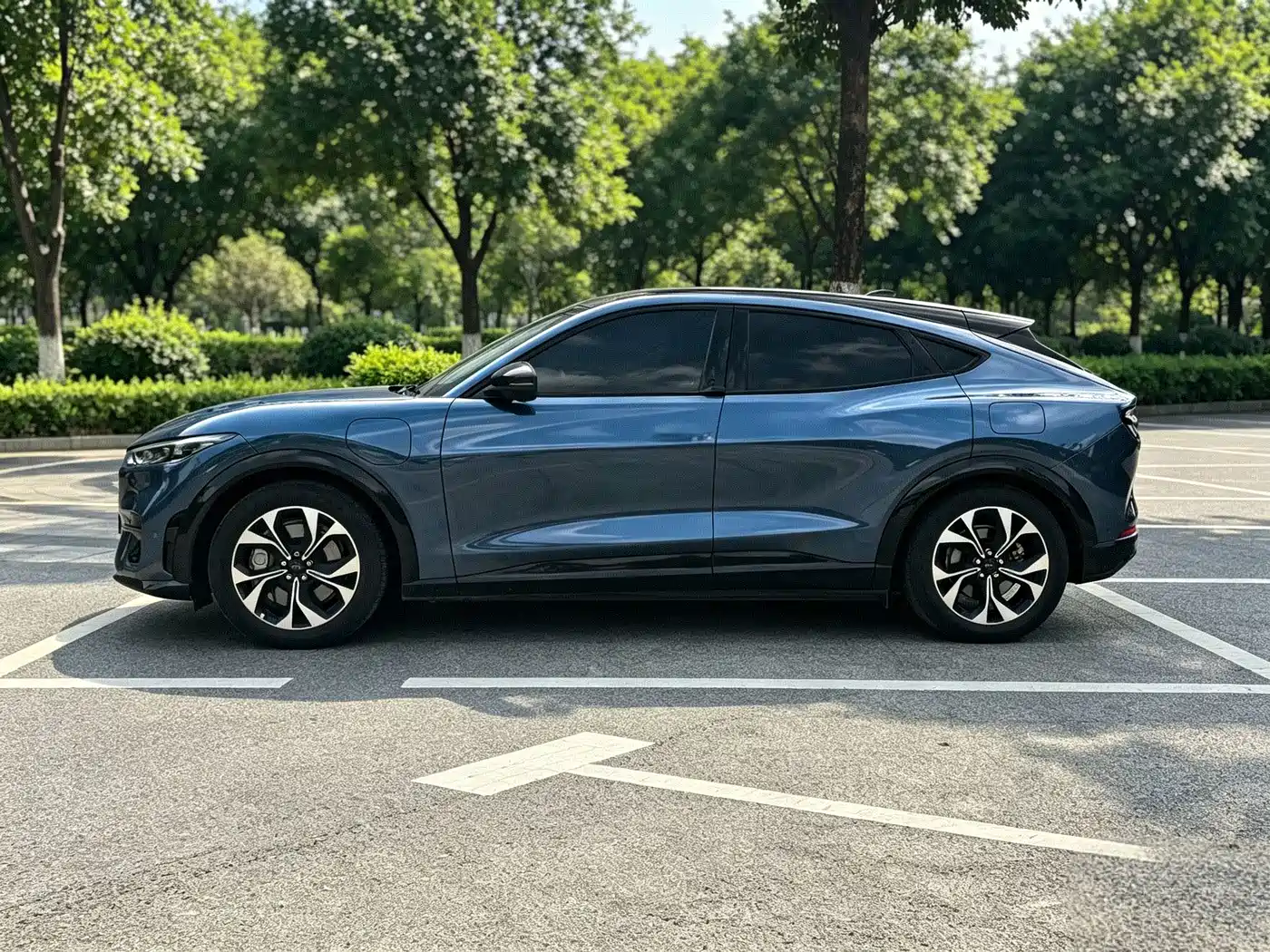 Ford Mustang Mach-E 2022 2021 Boundless RWD Luxury (Long Range)