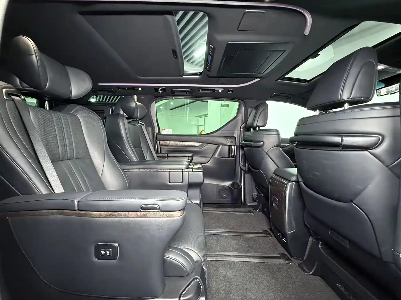 Toyota Vellfire 2021 Crown Hybrid 2.5L HV Premium Edition фото 14