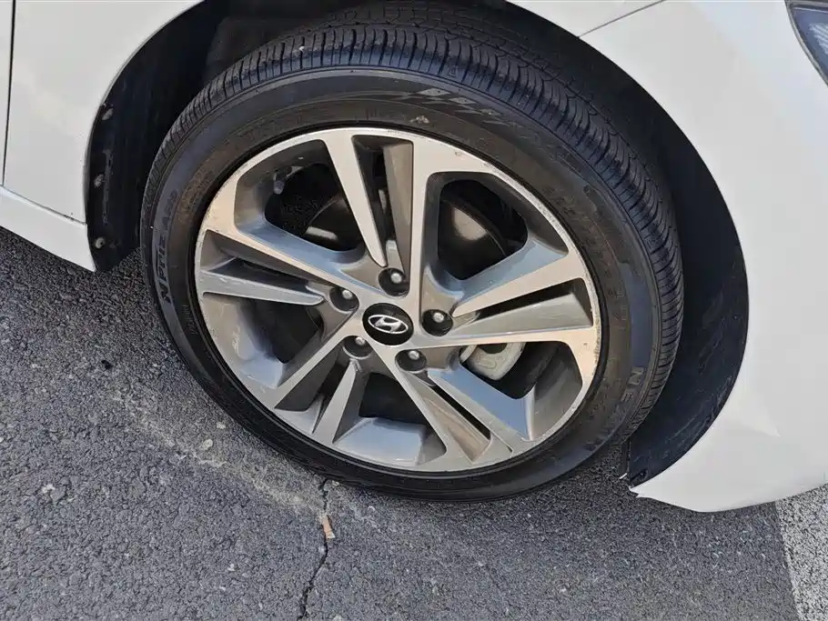 Hyundai Elantra 2016 Model 1.6L Automatic Smart Elite фото 6