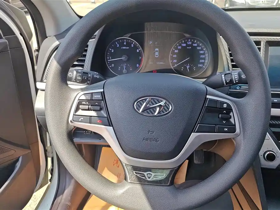 Hyundai Elantra 2016 Model 1.6L Automatic Smart Elite фото 15