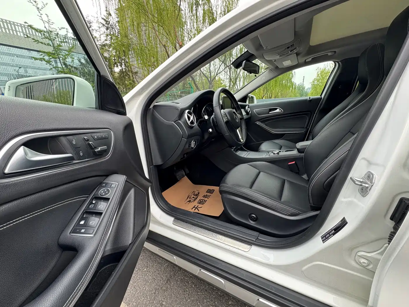 Mercedes-Benz GLA 2015 GLA 220 4MATIC Fashion Edition фото 5