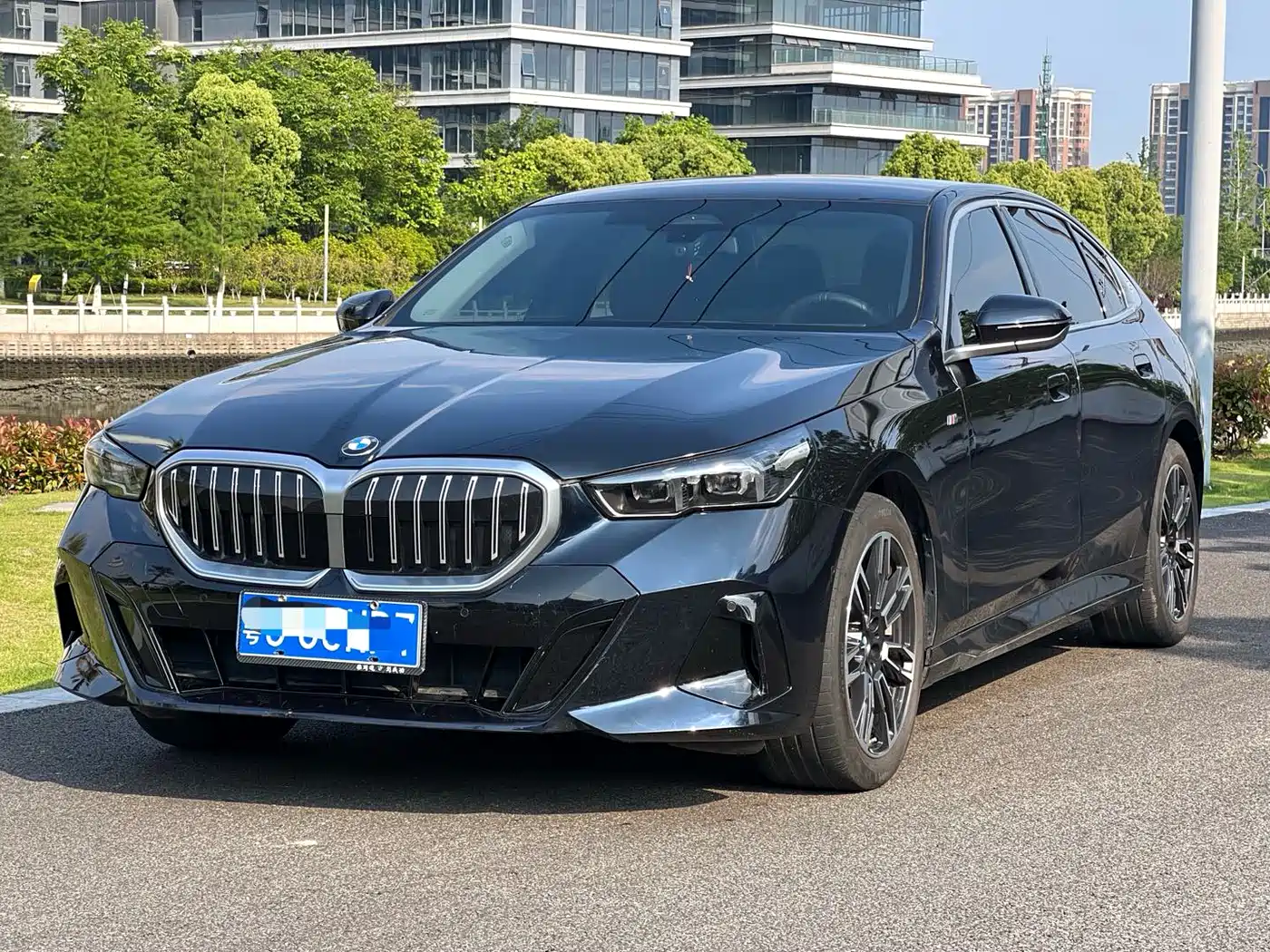 BMW 5 Series 2024 525Li M Sport Package
