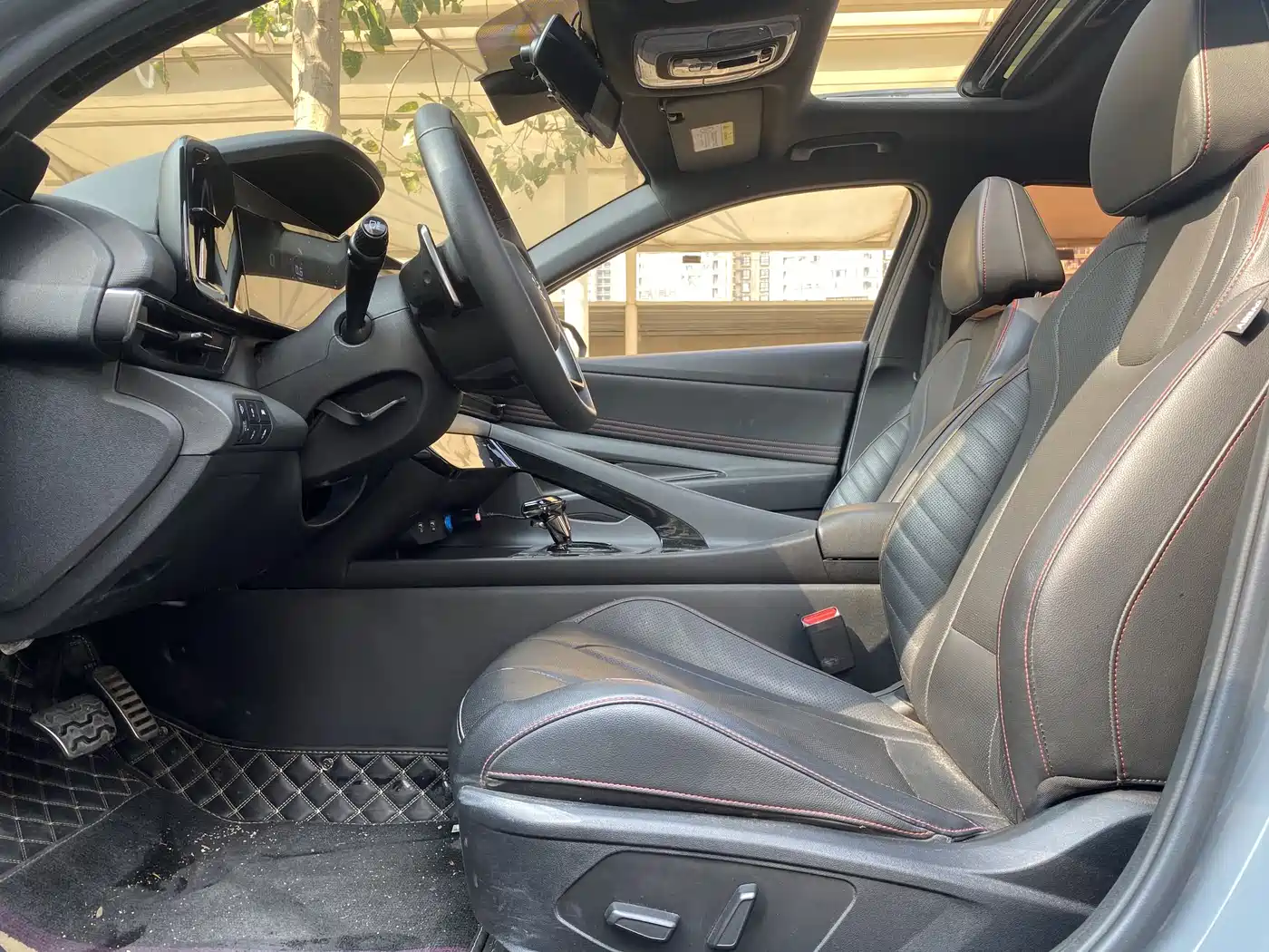 Hyundai Elantra 2022 240TGDi DCT LUX Premium Edition фото 14