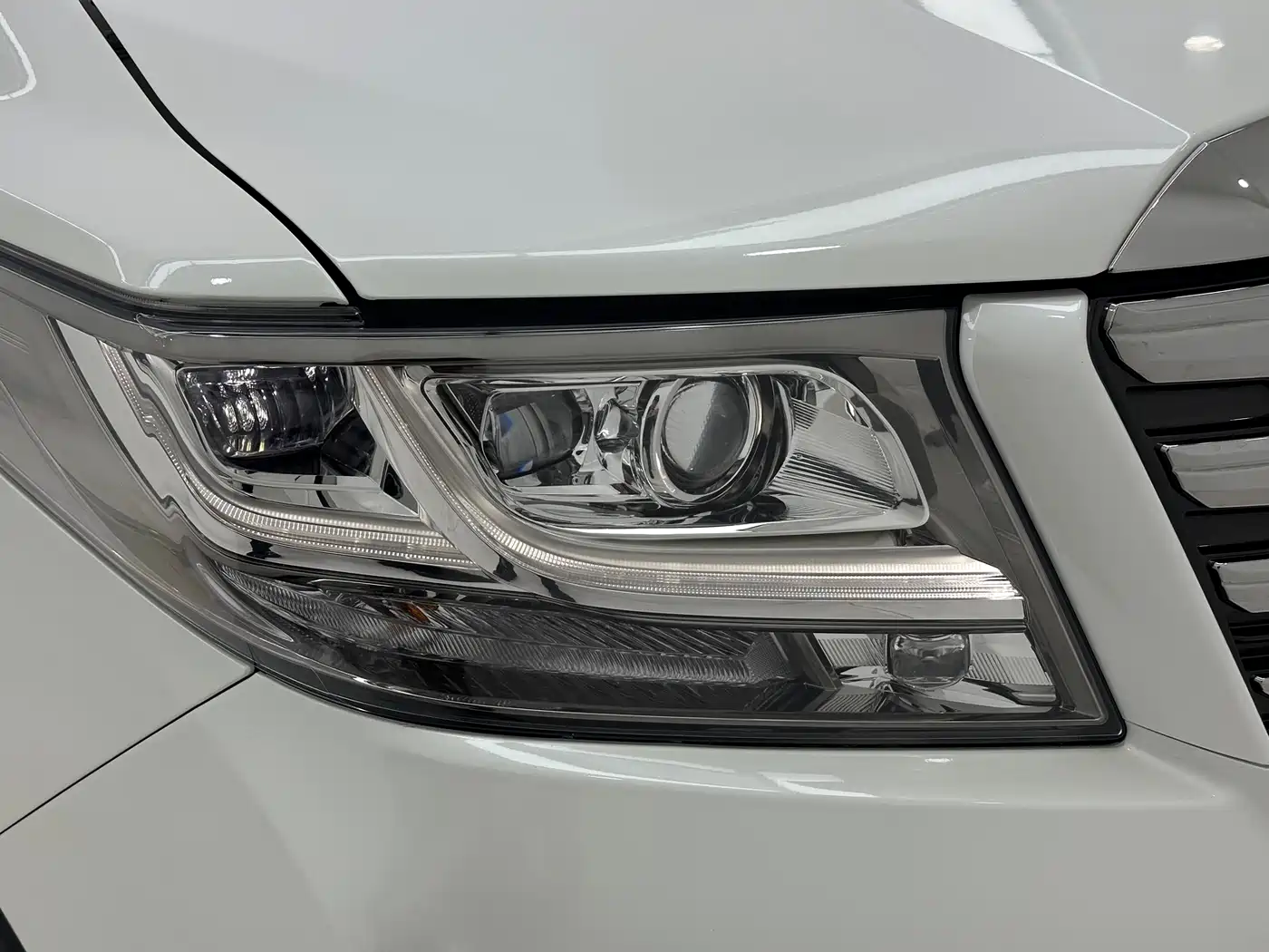 Toyota Alphard 2015 3.5L Premium Edition фото 33