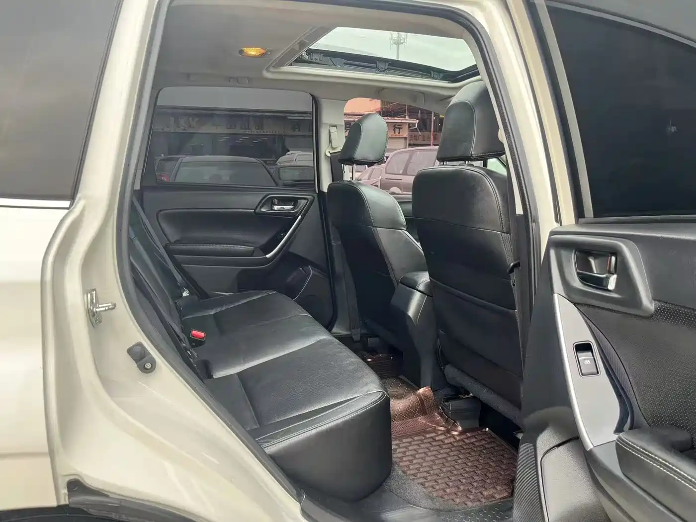 Subaru Forester 2016 2.0i Fashion Navigation Edition фото 9