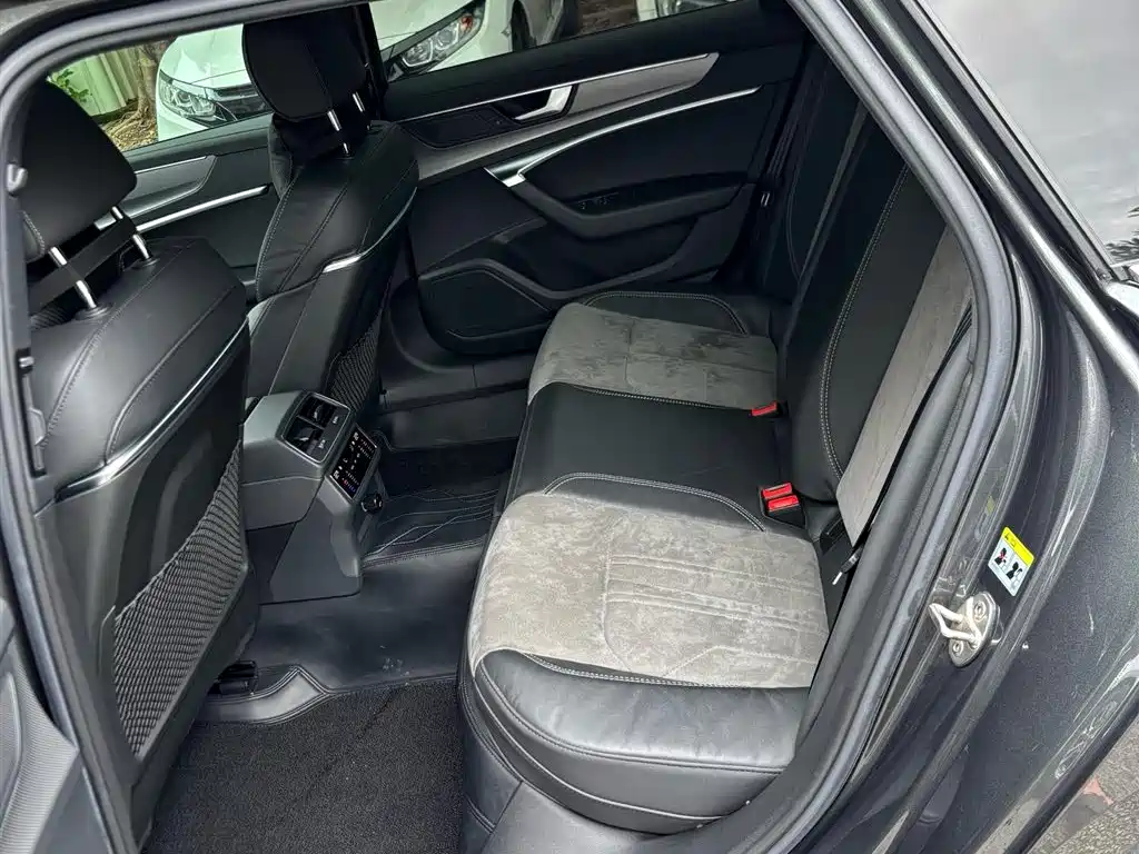 Audi A6L 2021 45 TFSI Exclusive Sport фото 6