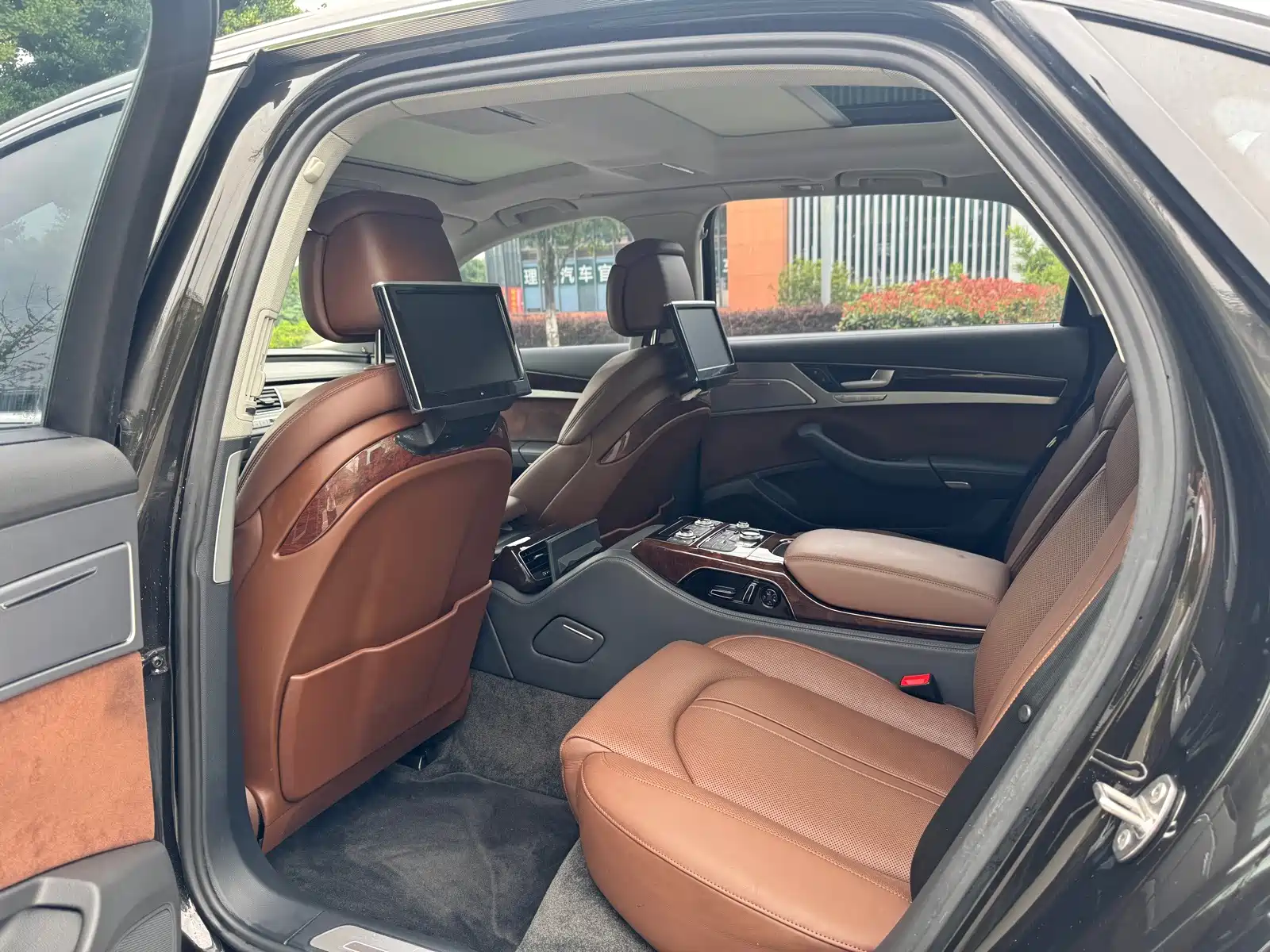 Фото 5 - Audi A8