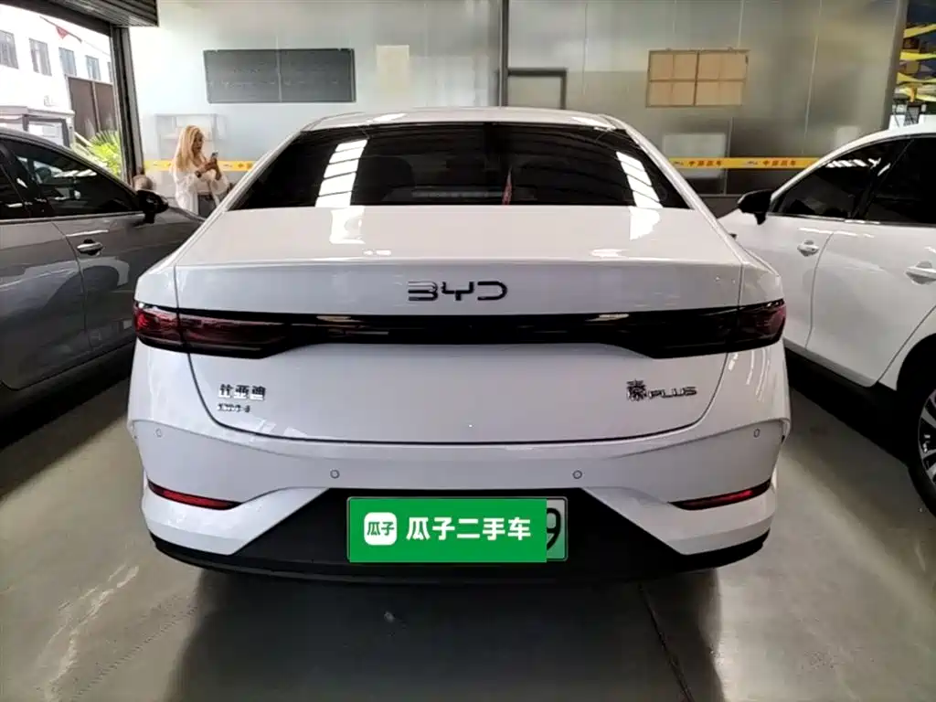 BYD Qin PLUS 2025 DM-i Smart Drive 55KM Leader фото 6