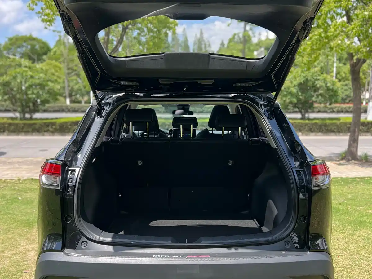 Toyota Frontlander 2022 2.0L CVT Luxury Edition фото 20