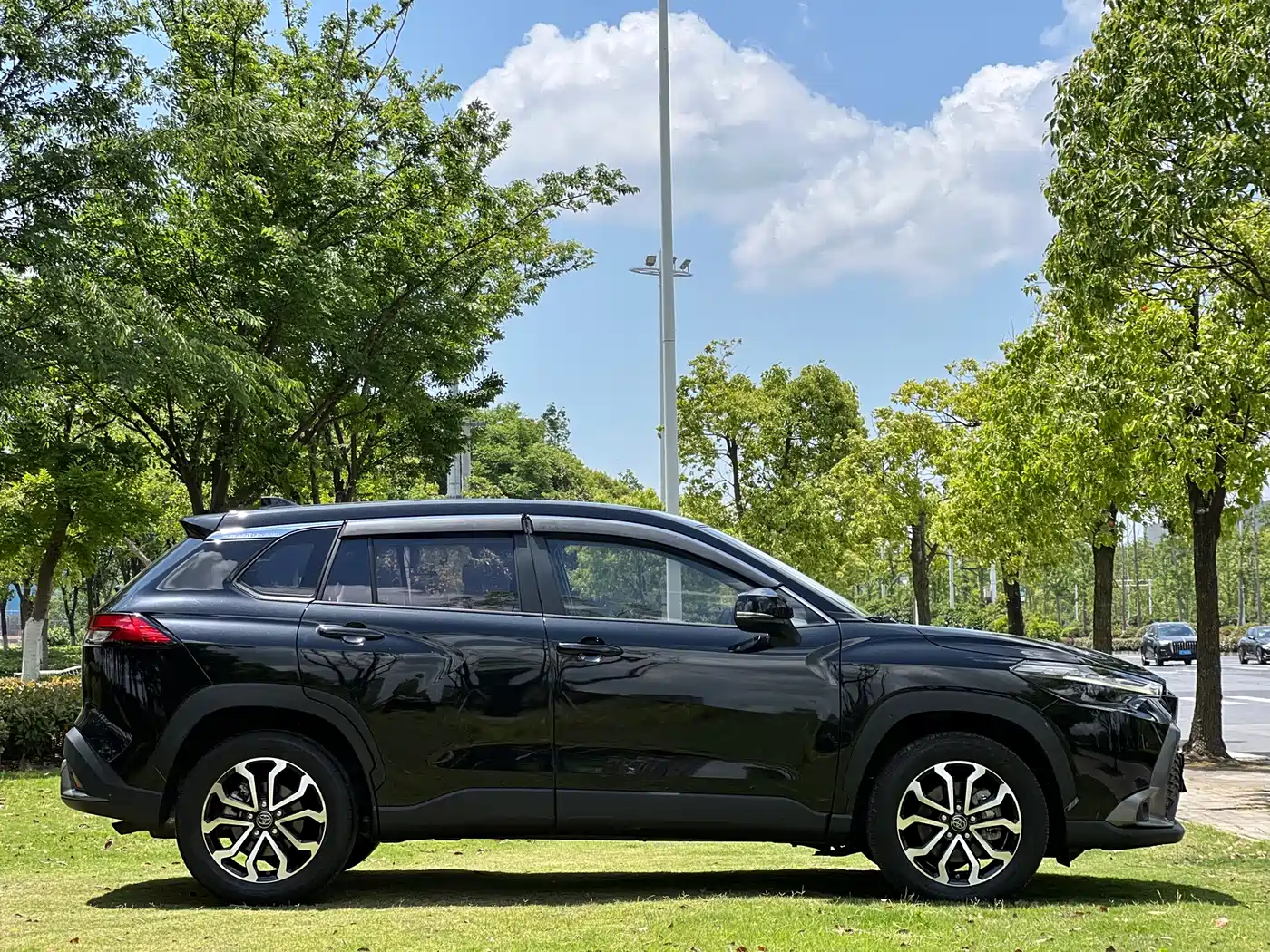 Toyota Frontlander 2022 2.0L CVT Luxury Edition фото 23