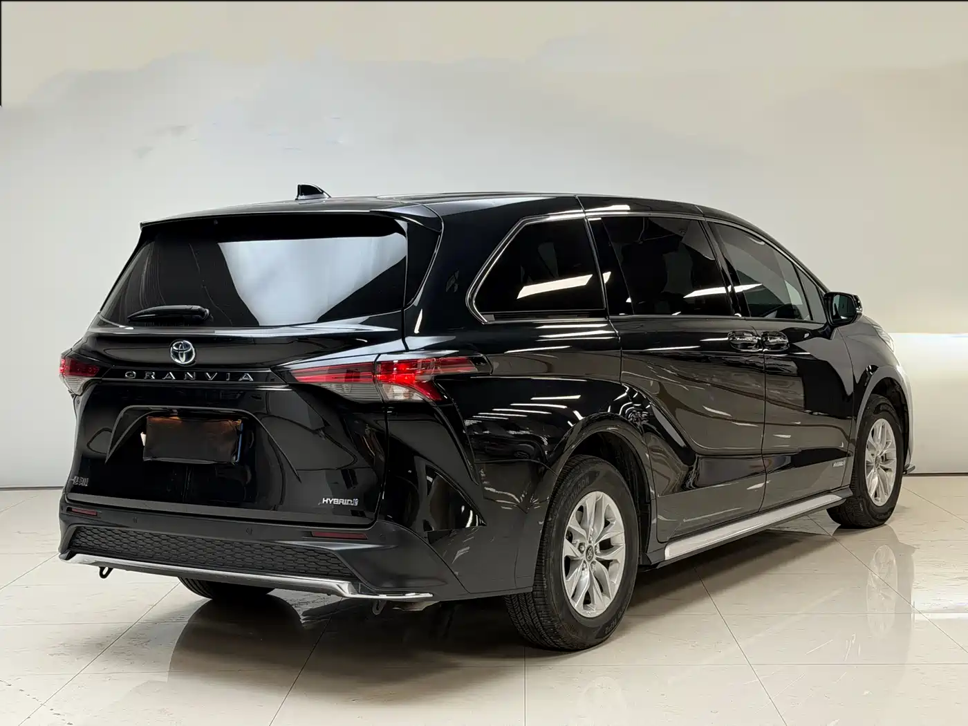 Toyota Granvia 2023 2.5L Hybrid Comfort Edition фото 19