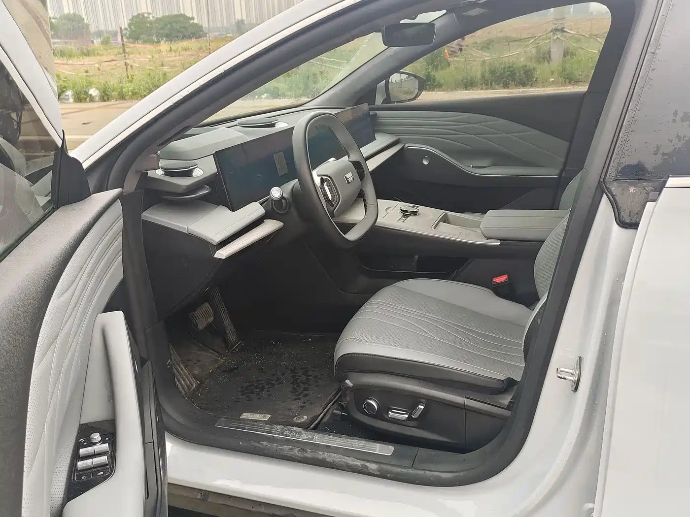 Geely Galaxy Galaxy E8 2024 665km RWD Starship Voyager Edition фото 4