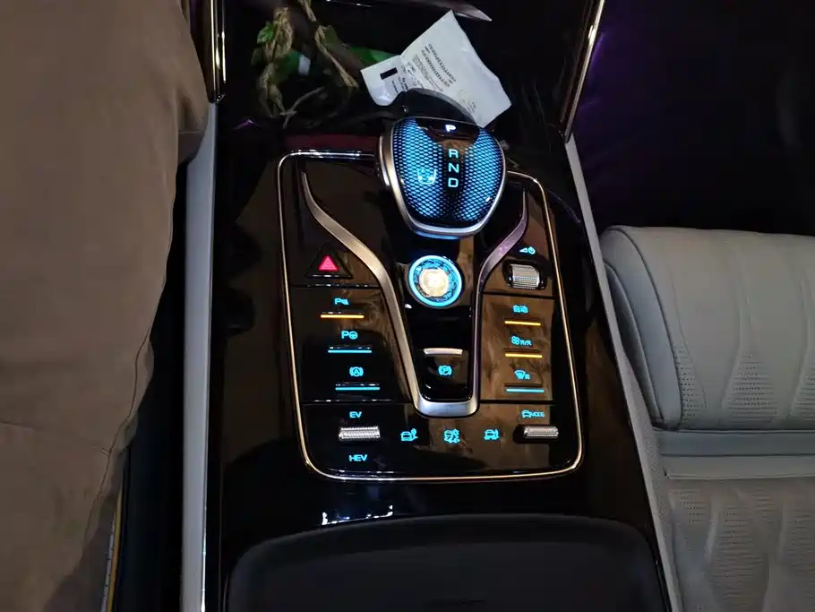 BYD Tang New Energy 2022 DM-p 215KM AWD Flagship фото 16