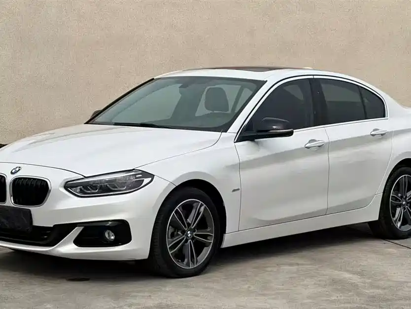 BMW 1 Series 2017 118i Sport фото 5
